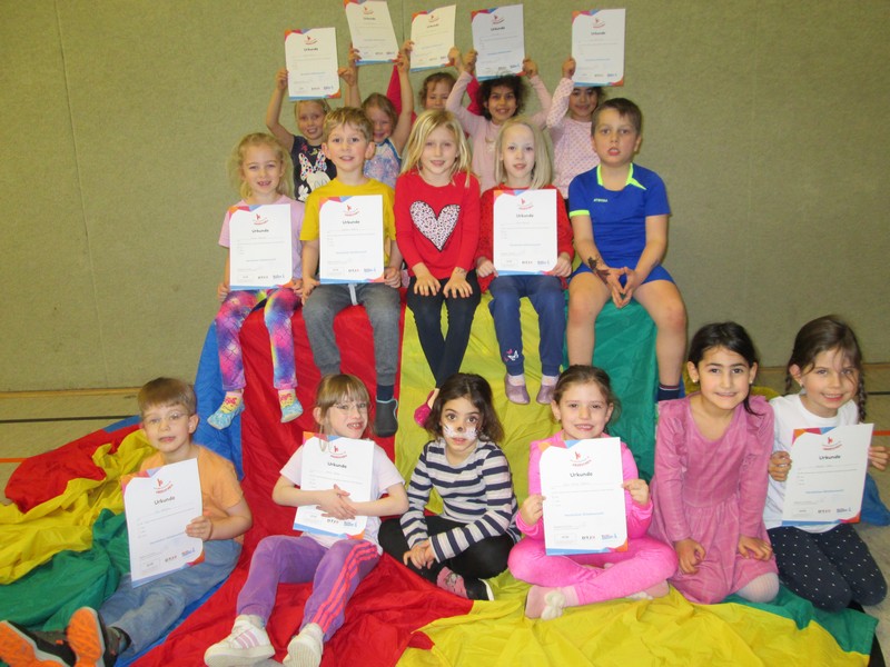 Kinderturn-Abzeichen / 38 strahlende Kinderaugen